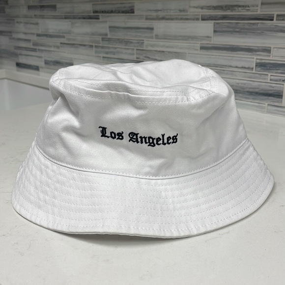 White “Los Angeles” bucket Hat - Picture 4 of 11